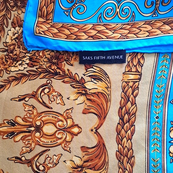 SAKS FIFTH AVENUE Scarf - Picture 3 of 6